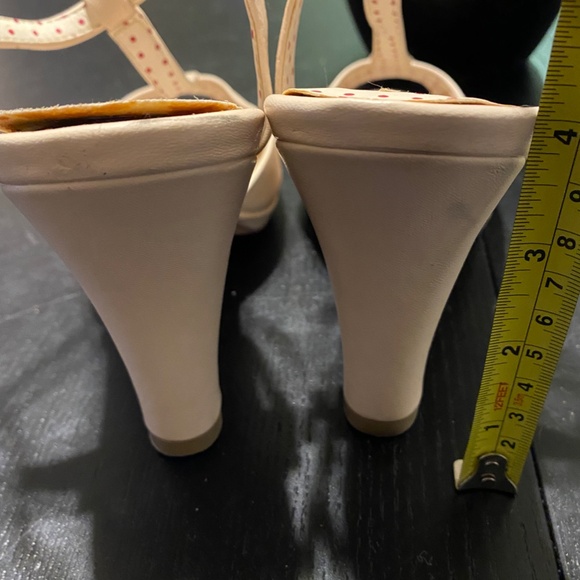 BAIT cream t-strap heels - 7.5 - Picture 5 of 7